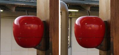 青森駅ホームの リンゴな何か 平行法3Dステレオ立体写真