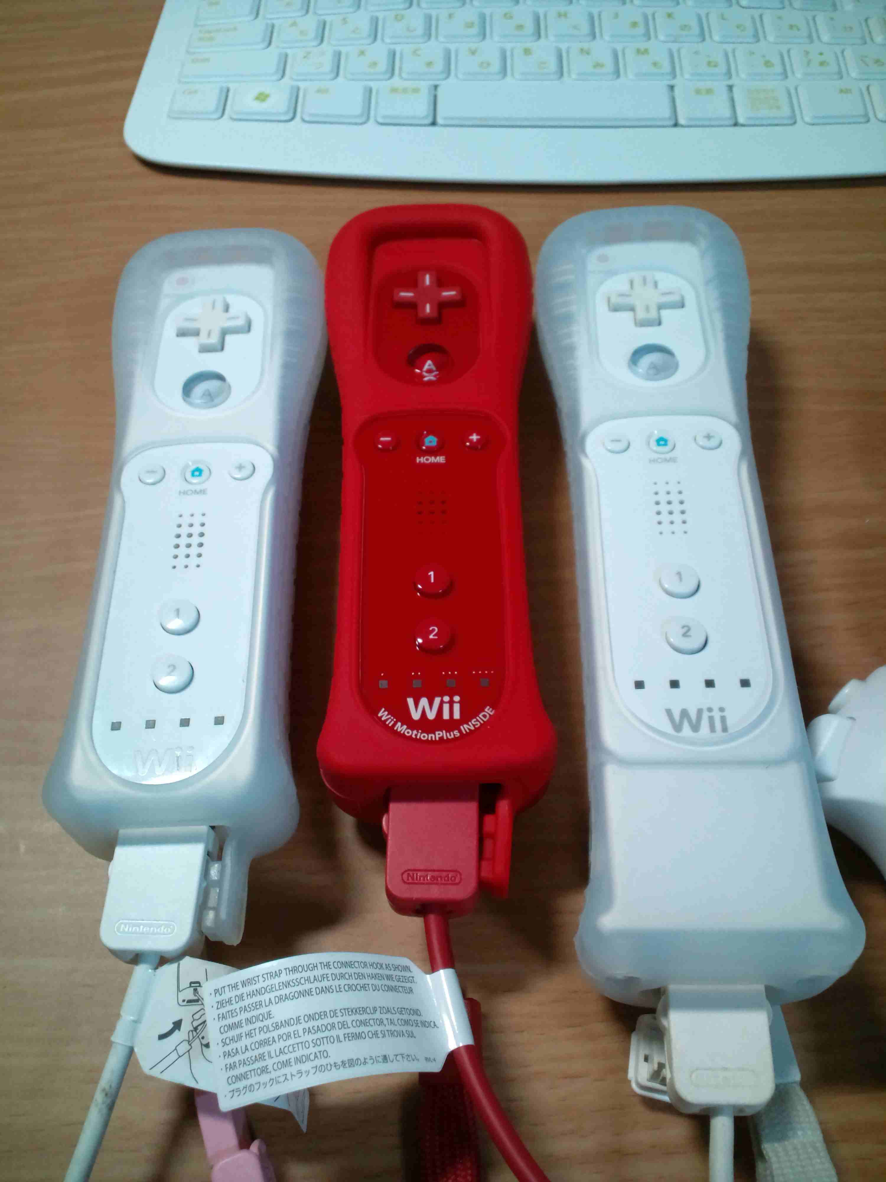 【匿名　送料無料】家庭用ゲーム機　Wiiリモコン用シリコーンカバー　２セット