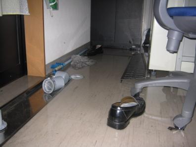 事務所内の冠水被害
