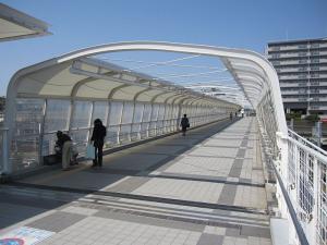 朝霧駅の歩道橋