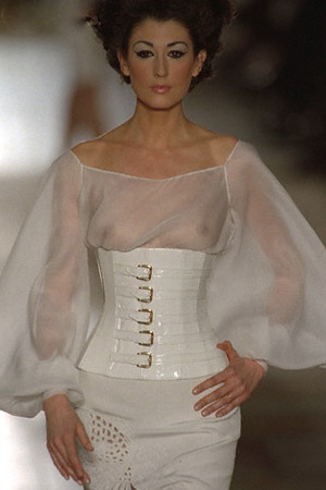 Givenchy-Alexander-McQueen-Spring-1997-Haute-Couture-19.jpg
