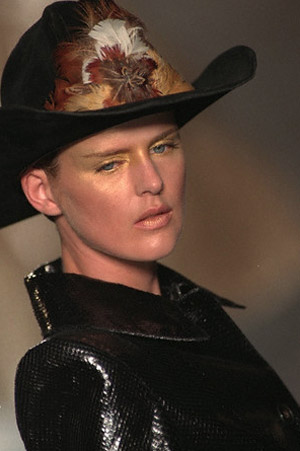 Givenchy-Alexander-McQueen-Spring-1997-Haute-Couture-34.jpg
