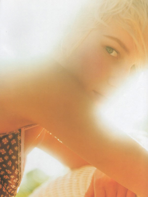 Mario-Testino-Erin-Wasson-Delfine-Bafort-British-Vogue-July-2001-005.jpg