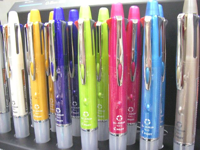 疲れにくい多機能ペン Dr Grip 4 1 になめらかインク搭載 多色ボールペン 多機能ペン