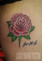 LUCKY ROUND TATTOOの薔薇16タトゥー画像