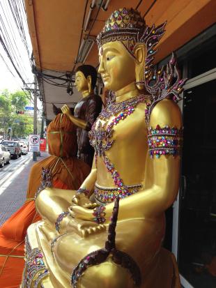 BKK売り物の仏像です