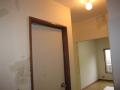 東京都府中市　入居者退去後原状回復　１Ｒ空き室　キッチン壁クロス張替え　作業風景　１