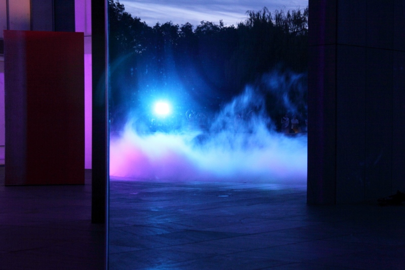 豊田市美術館：ライティング・プロジェクション　霧と灯り (800x534)