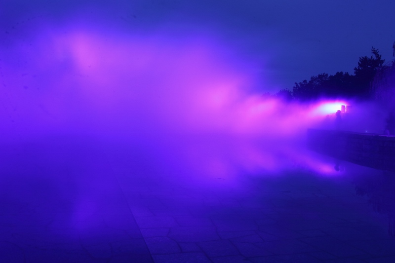 豊田市美術館：ライティング・プロジェクション霧の狼煙 (800x533)